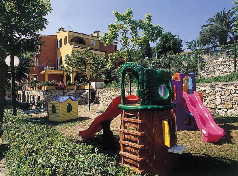 Campeggio Pian Dei Boschi Pietra Ligure Bagian luar foto