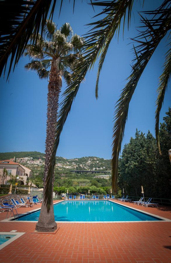 Campeggio Pian Dei Boschi Pietra Ligure Bagian luar foto